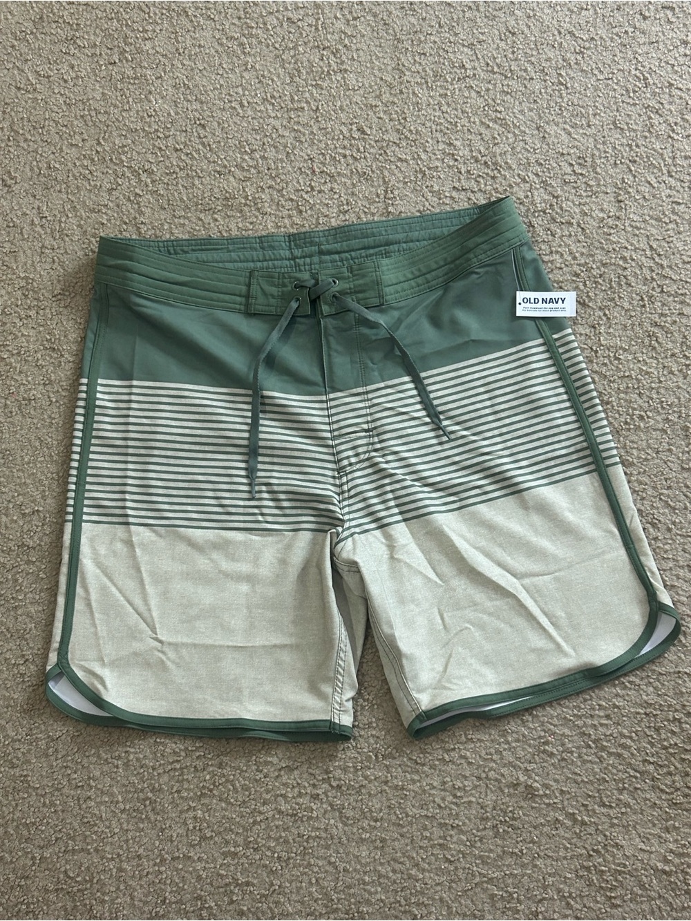 Old Navy Patterned Built-In Flex Board Shorts Mens Size 36 Green Stretch Top NWT